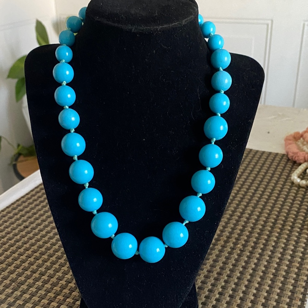 Bright Turquoise Bead Necklace for Women